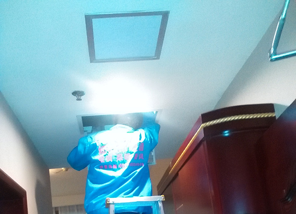 成都中央空調(diào)風(fēng)管清洗步驟 成都中央空調(diào)風(fēng)管清洗步驟